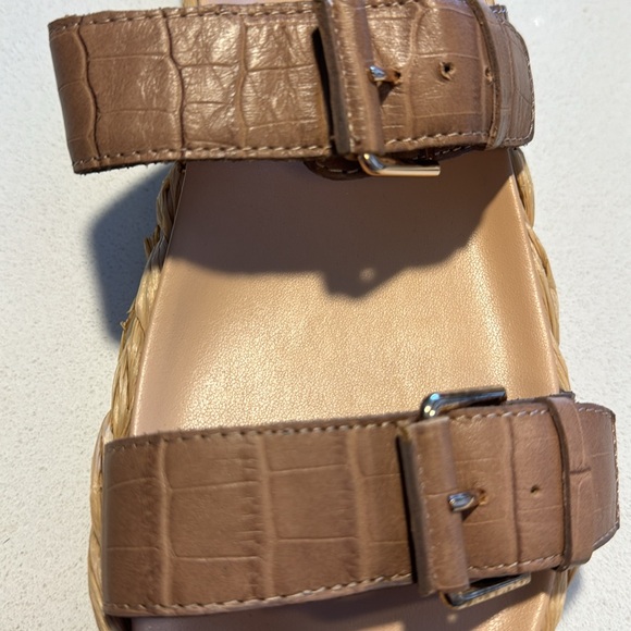 2 pair Donald Pliner sandals. Size 8.5 - Picture 7 of 10